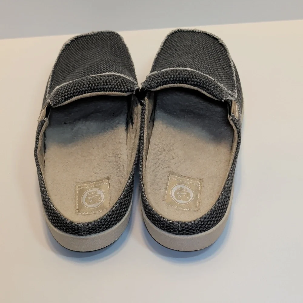 Gecko Man Slip-On Canvas Slippers Size 8
